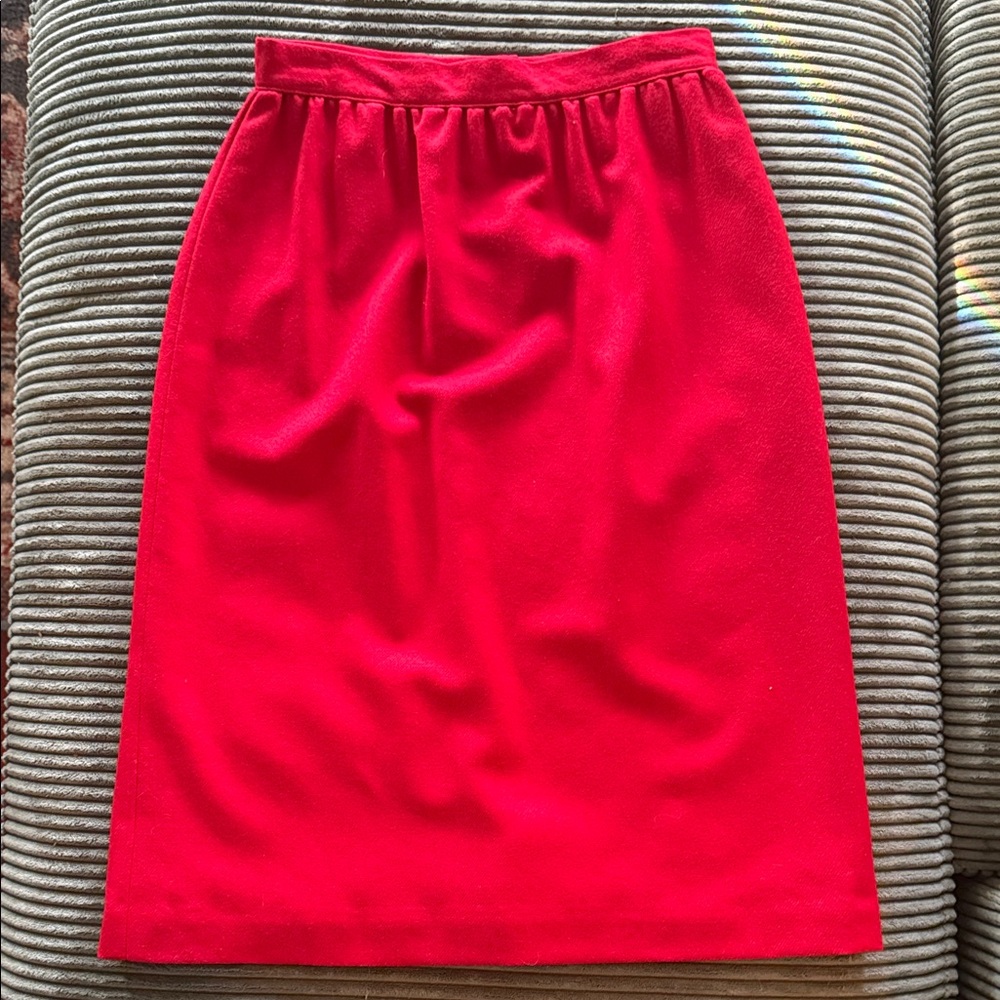 Alison Robert’s Vintage Red Pencil Skirt for Women Size 10 100% Wool
